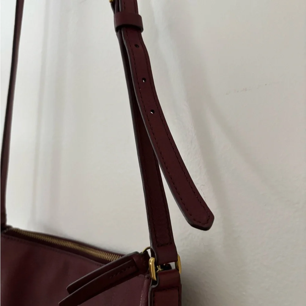 Fossil Burgundy Leather Crossbody Key Charm - Picture 4 of 13
